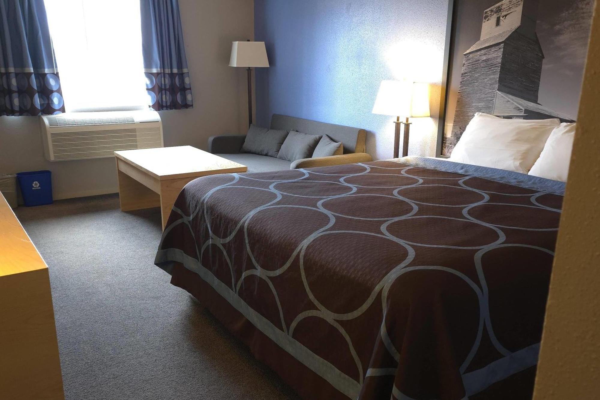 Super 8 By Wyndham Swift Current Ξενοδοχείο Εξωτερικό φωτογραφία