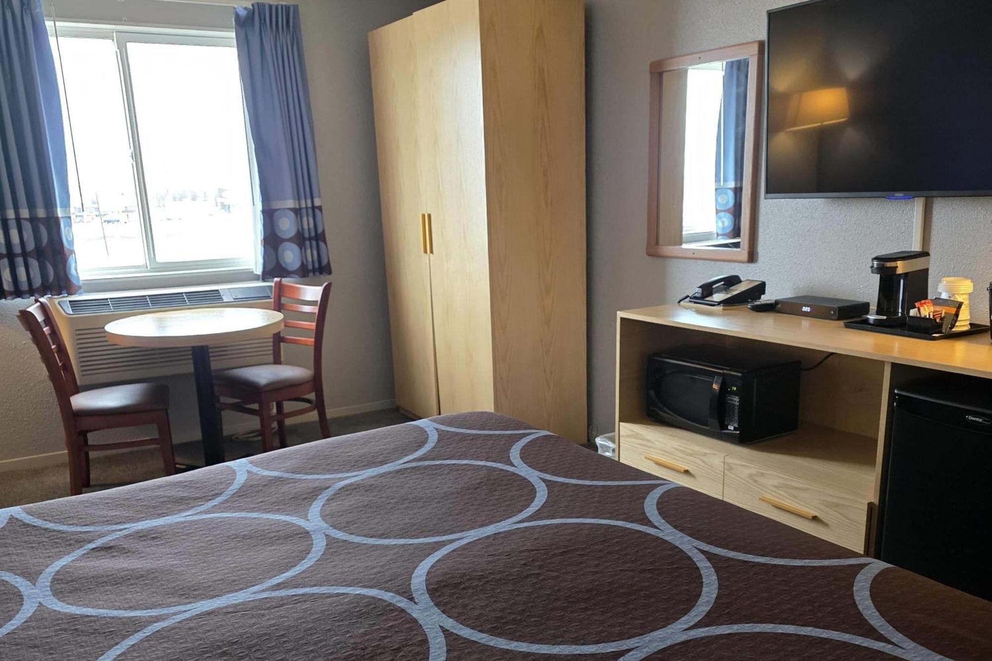 Super 8 By Wyndham Swift Current Ξενοδοχείο Εξωτερικό φωτογραφία