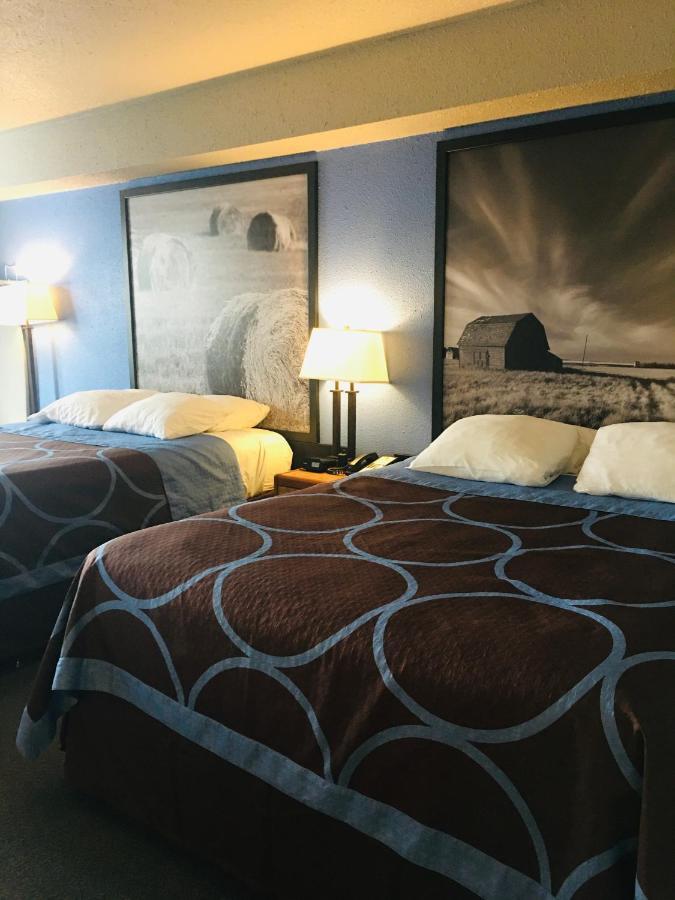 Super 8 By Wyndham Swift Current Ξενοδοχείο Εξωτερικό φωτογραφία