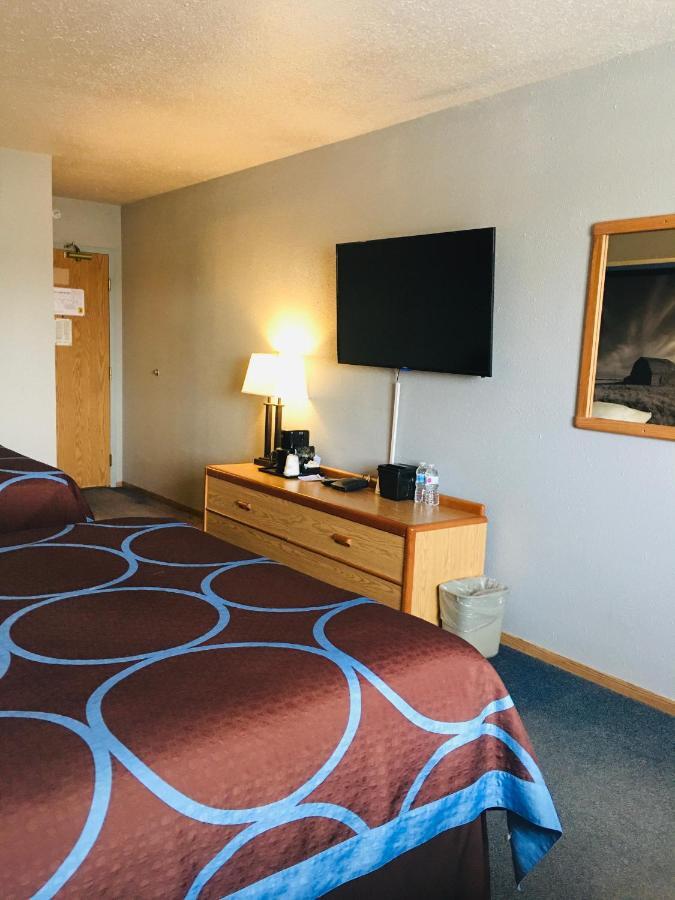 Super 8 By Wyndham Swift Current Ξενοδοχείο Εξωτερικό φωτογραφία